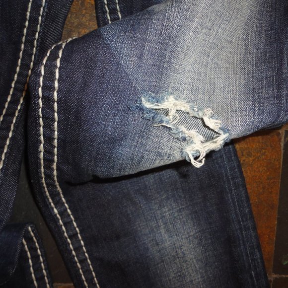 ROCK REVIVAL Women's Distressed Blue Denim "Elaina" Capri Jeans Size 27 - Picture 8 of 10